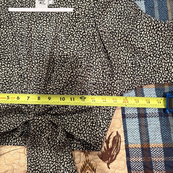 Princess Polly New Mood Cropped Top Black w/ Spotted Print SZ 6 - Picture 5 of 9